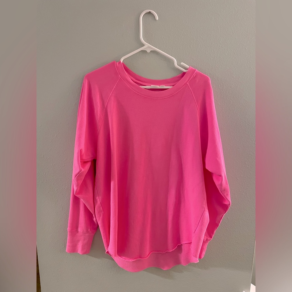 Women’s Gap size medium Pink lightweight sweatshirt.
